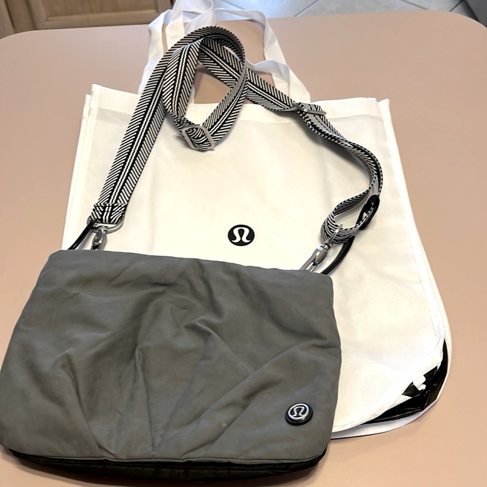 🍋Vintage Lululemon Crossbody 🍋